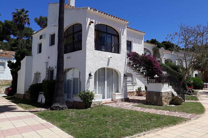 Ferienwohnung für 4 Personen, mit Balkon/Terrasse und Whirlpool sowie Pool und Terrasse - 1