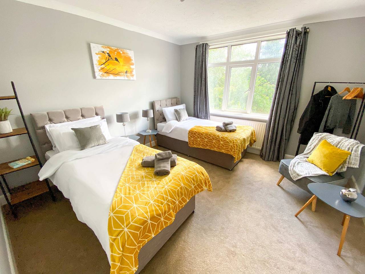 Bright & Modern 3-Bedroom Home with Garden near Luton Airport in Luton, Chiltern Hills