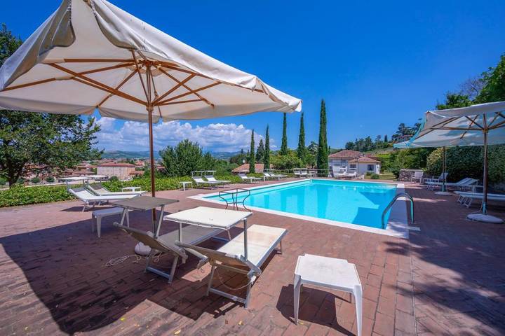 Gîte pour 5 personnes, avec jardin et piscine à Colognola ai Colli