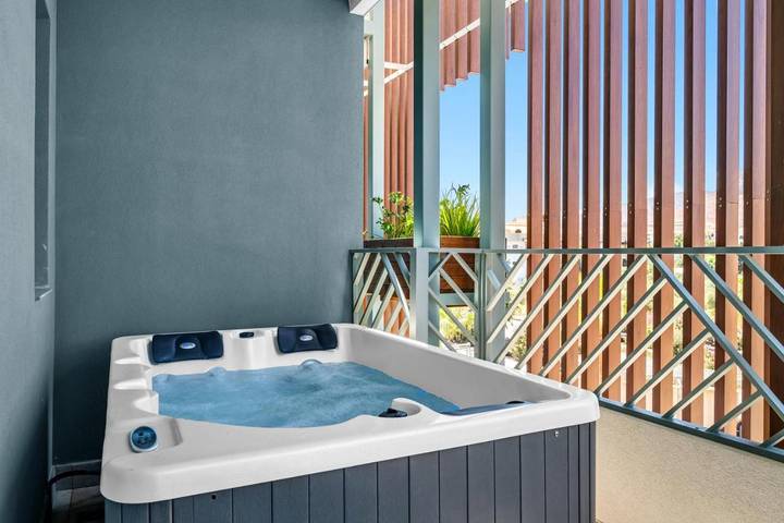 Appart’hôtel pour 3 personnes, avec jardin ainsi que piscine et vue