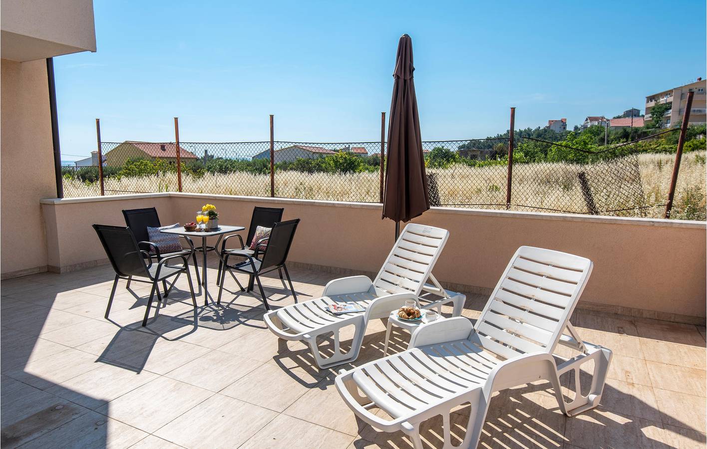 Entire holiday apartment, Cozy Apartment with Terrace, Wi-Fi & Parking, 1km to the Beach in Podstrana, Split-Dalmatia