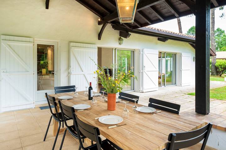 Casa de vacaciones en Hossegor, jardín entre pinos y terraza cubierta in Hossegor, Côte d’Argent