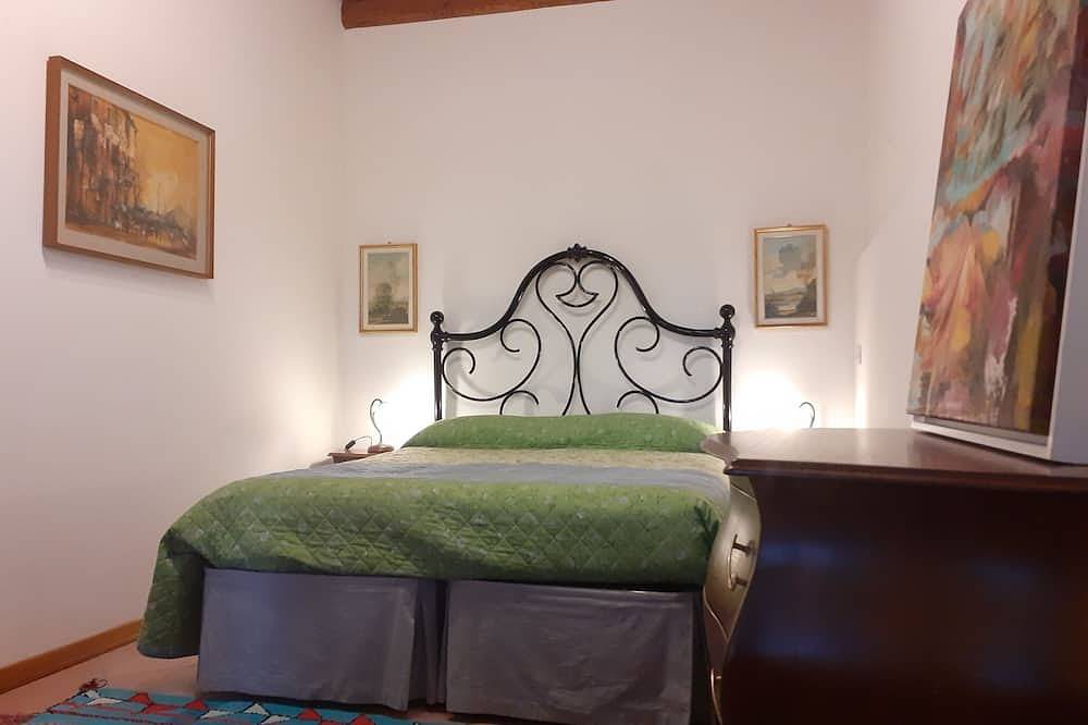 Aurora, 3 bedroom house with air conditioning, wifi, garden and shared pool in Vinci, Provincia de Firenze