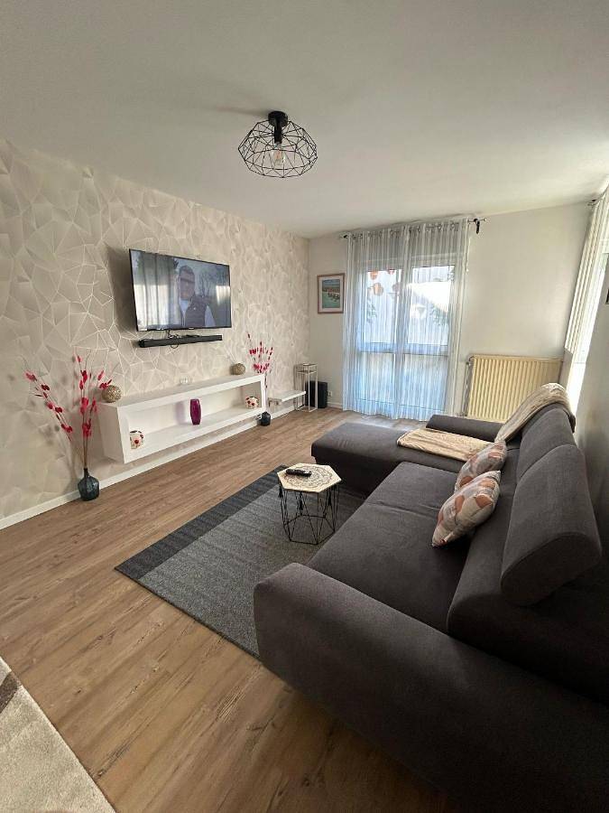 Appartement entier, One-Bedroom Apartment in Évry-Courcouronnes, Essonne