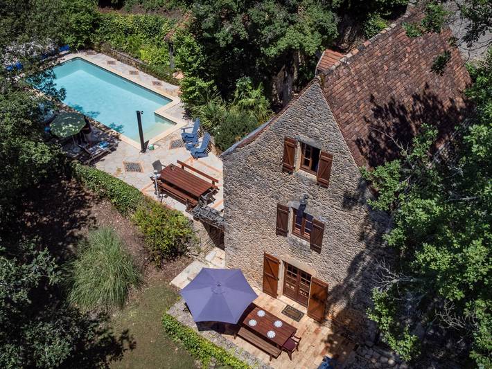 Location de vacances pour 4 personnes, avec Terrasse ainsi que Jardin et Piscine dans Périgord Noir