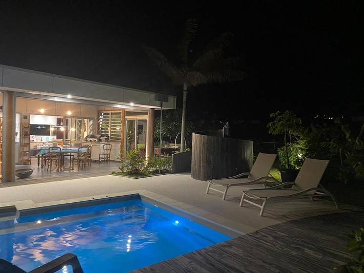 Location de vacances pour 10 personnes, avec piscine et jardin ainsi que sauna et jacuzzi à Païta - 2