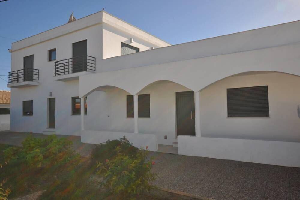 Haus mit 9 Schlafzimmern, 9 Bädern, Klimaanlage, beheiztem Pool auf Anfrage, gim. in Silves, Faro Distrikt