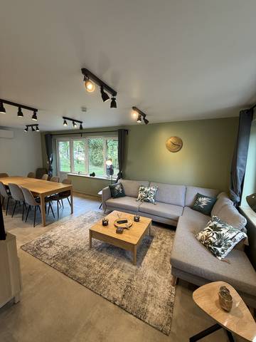 Gîte pour 12 personnes, avec jardin dans Dochamps