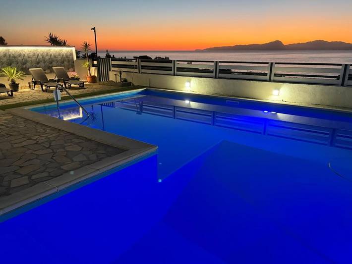 Villa für 9 Personen, mit Pool und Ausblick sowie Garten - 1