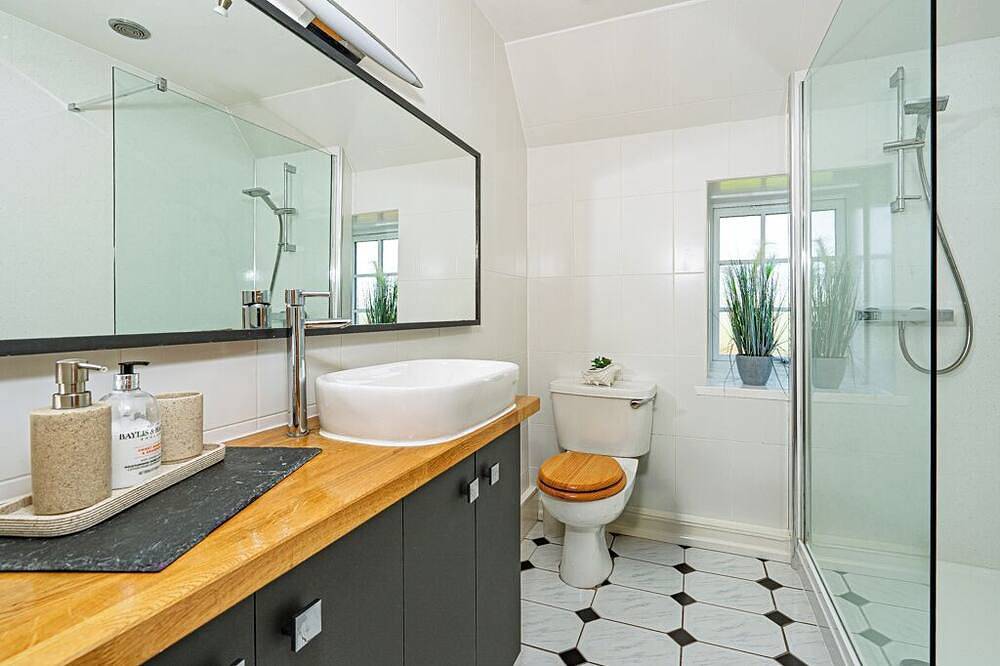 Wunderschönes, freistehendes 300 Jahre altes, komplett renoviertes Ferienhaus mit Blick auf die Landschaft in Perthshire