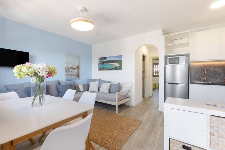 Ihr Rückzugsort in Son Bou, Menorca – Modernes Apartment mit Meerblick in Sant Jaume, Alaior Gemeinde
