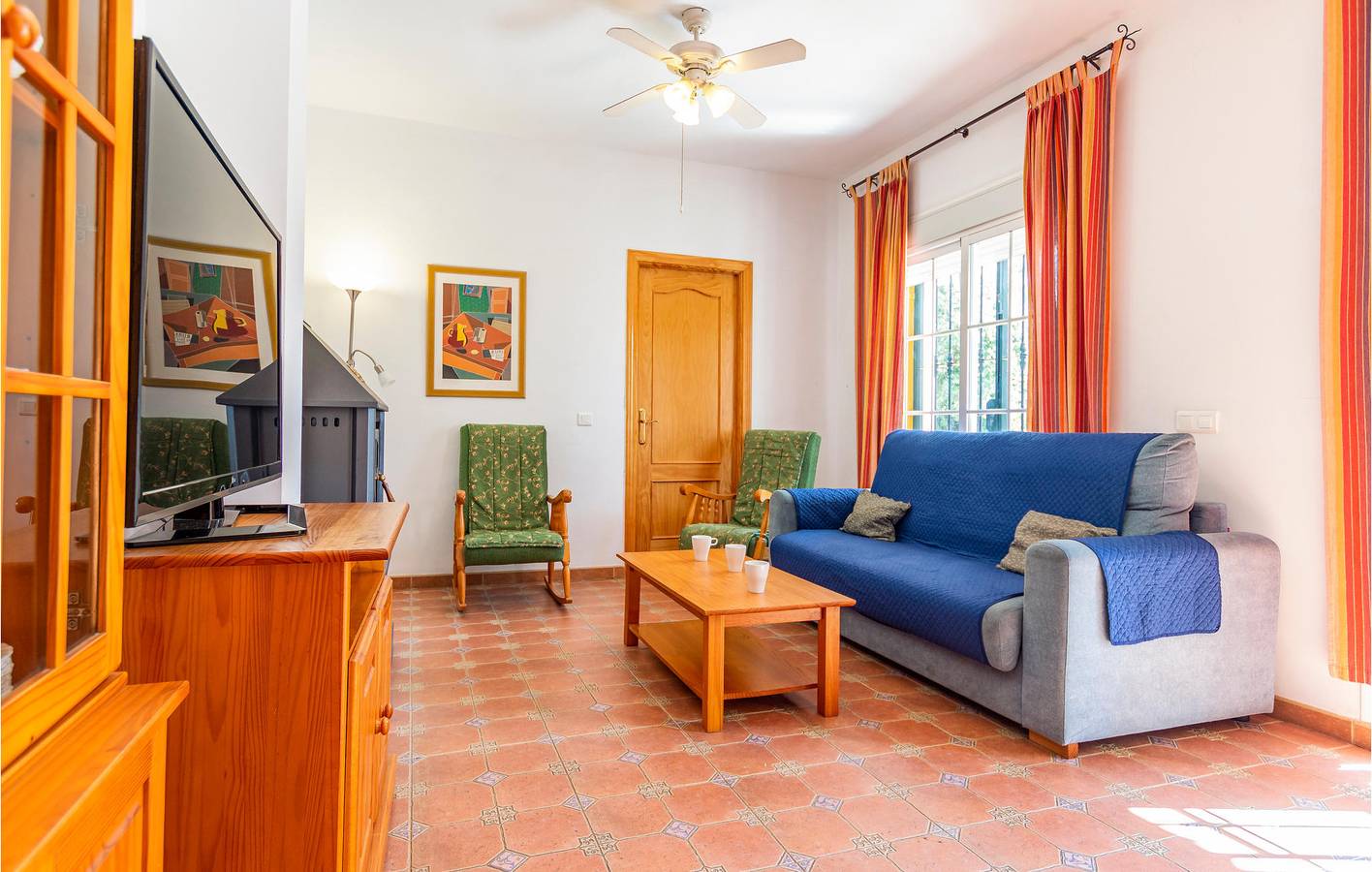 Ganze Ferienwohnung, Wunderschönes Terrassenapartment mit WiFi & Aussicht in Alcaucín, Málaga Provinz