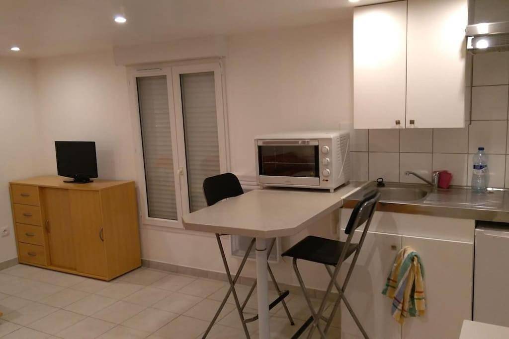 Appartement entier, One-Bedroom Apartment in Épinay-sur-Orge, Essonne