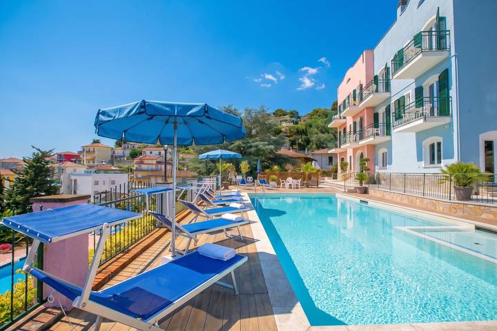 Appartamento intero, Seaview Pool Retreat - B2 in Andora, Riviera di Ponente
