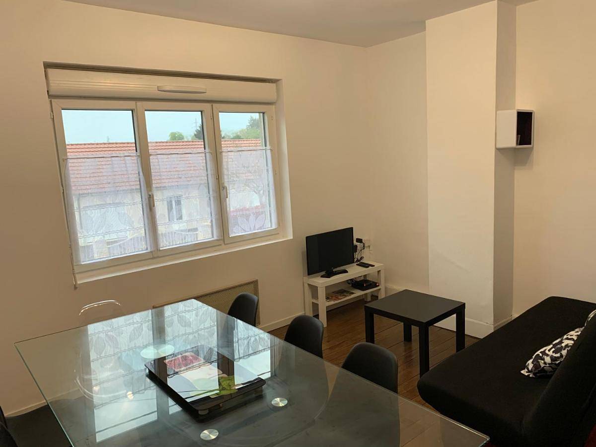 Three-Bedroom House in Dompierre-sur-Besbre, Allier