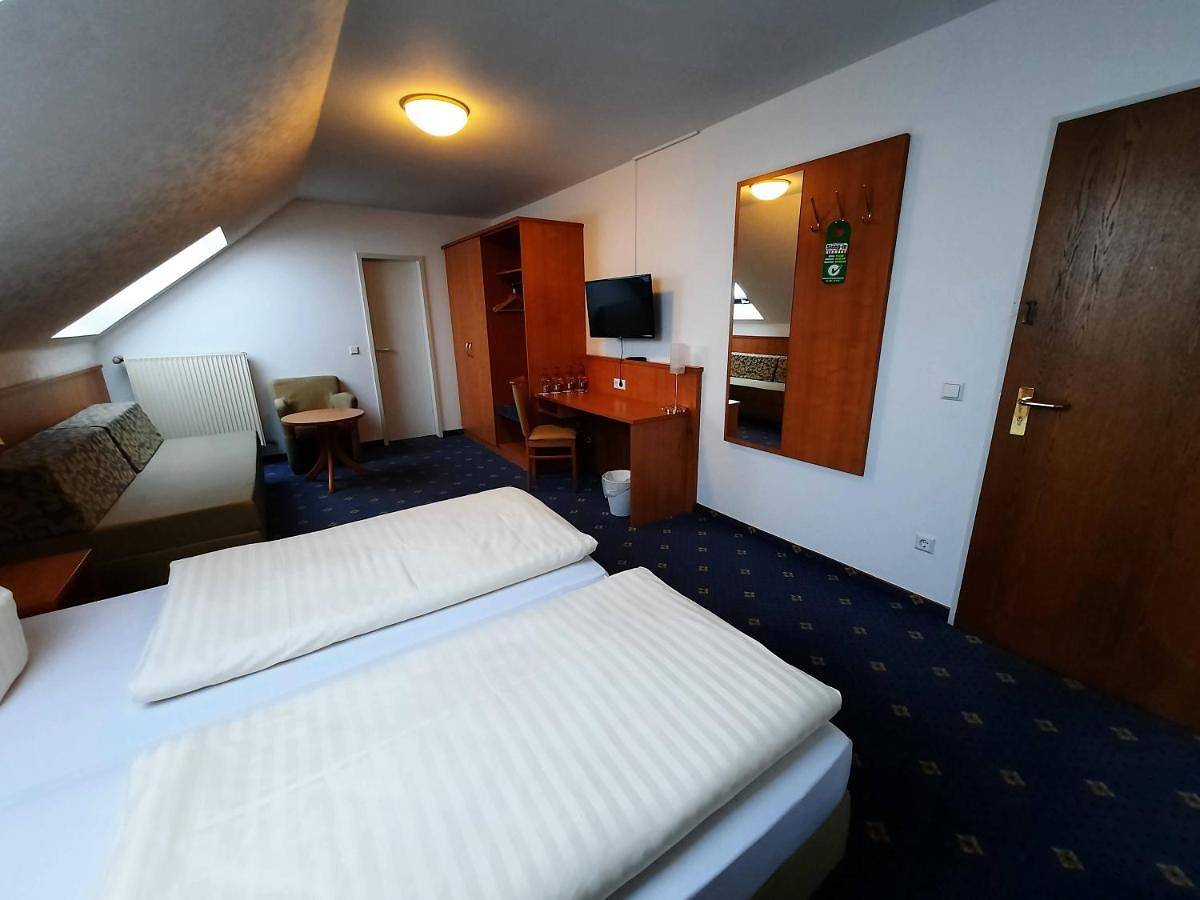 Large Double or Twin Room in Lehrte, Hannover und Umgebung