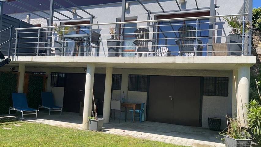 Location de vacances pour 4 personnes, avec jardin ainsi que vue et terrasse à Véranne - 3