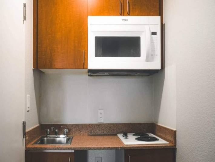 Ganze Wohnung, 1 Queensize-Bett | Mobilität | Nsmk | Küche in Sacramento County