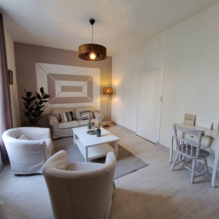 Gîte pour 6 personnes, avec jardin ainsi que terrasse et piscine, animaux acceptés à Trogues