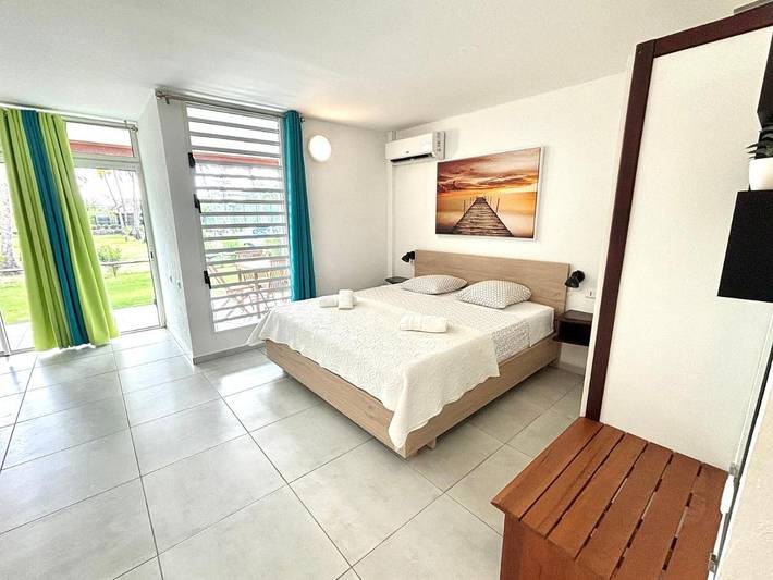 Appartement de vacances pour 4 personnes, avec piscine ainsi que terrasse et jardin