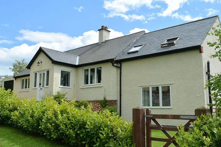 Nestled In Northumbrian Village Of Otterburn w/Sun Lounge To Patio & Garden in Otterburn, Northumberland National Park