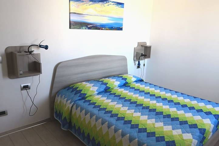 Appartamento intero, Casa Turchese, a 200mt dalla spiaggia, con patio vista mare. in Spiaggia Sotto Torre, Calasetta