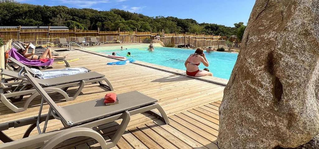 Location de vacances pour 2 personnes, avec Terrasse ainsi que Jardin et Piscine à Pianottoli-Caldarello - 2