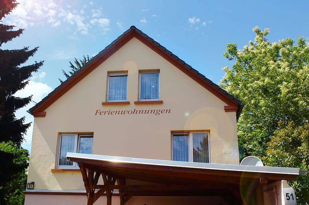 Ganze Wohnung, Große Ferienwohnung – Familienurlaub im Stadtzentrum – mit hauseigenem Parkplatz in Lahnstein, Osteifel
