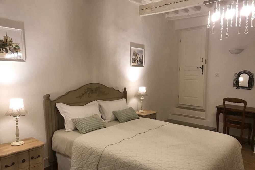 Neu: Gîte in einem provenzalischen Bauernhaus aus dem 18. Jahrhundert, umgeben von Weinbergen am Fuße von Ventoux in Carpentras, Parc naturel régional du Mont-Ventoux