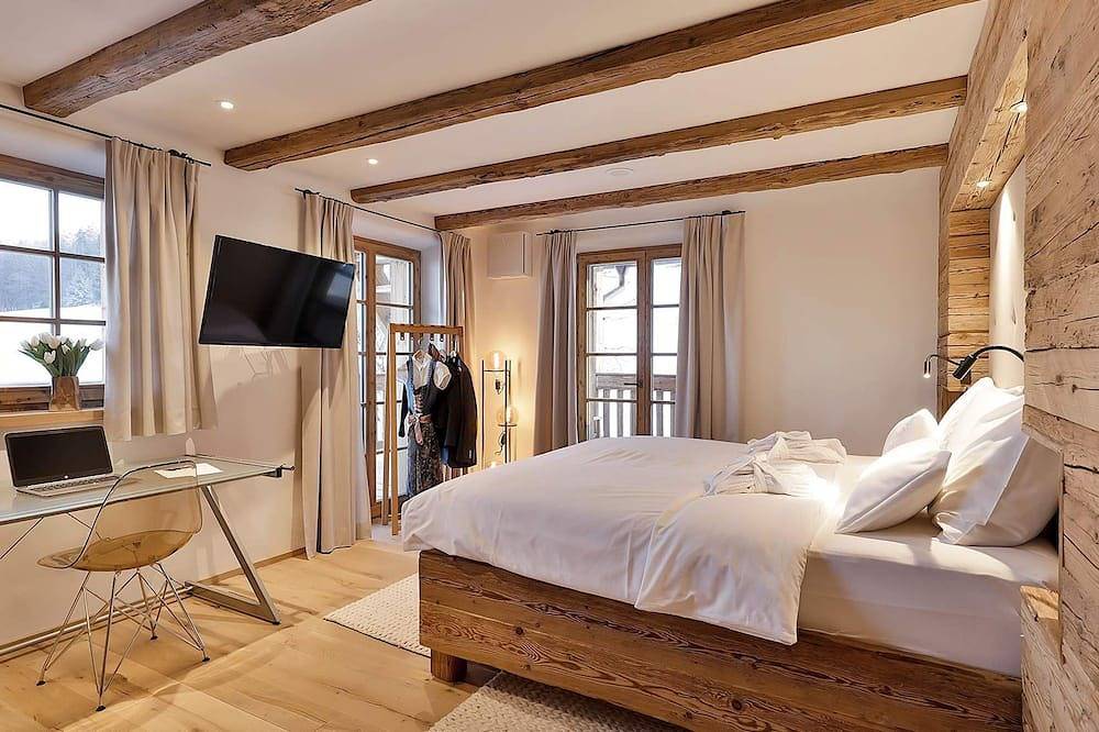 Ganze Wohnung, Königs-Chalet-Suite 200m², 2 Etagen, 4 Schlafzimmer, Wohnraum mit Küche, Hot Tube in Frasdorf, Chiemsee