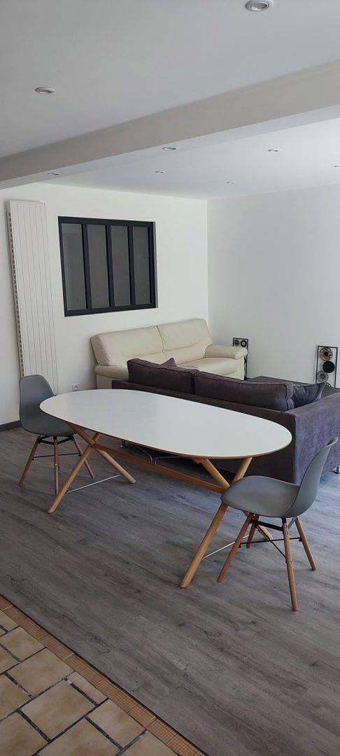 Appartement entier, Meublé neuf avec jardin, centre in Clairvaux-les-Lacs, Jura