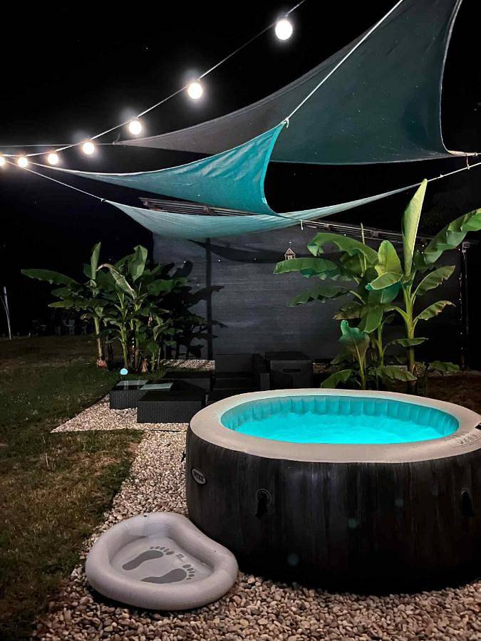 Ferienwohnung für 4 Personen, mit Balkon und Whirlpool sowie Terrasse und Garten in Balatonszabadi