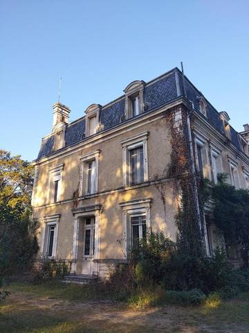 Cottage pour 10 personnes, avec jardin ainsi que piscine et jacuzzi à Montbron