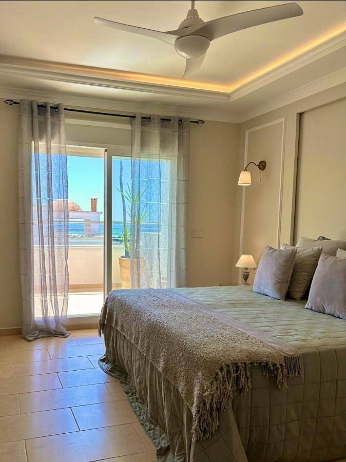 Maison d’hôte pour 2 personnes, avec jardin et vue ainsi que bassin pour enfant et piscine