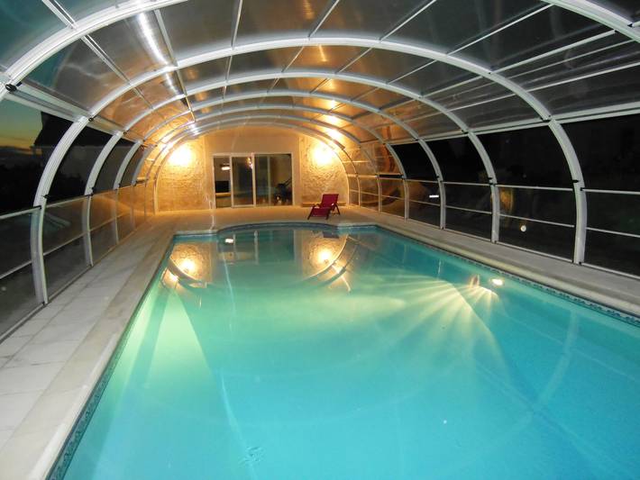 **Gut ausgestattetes Ferienhaus mit Pool in ruhiger, naturbelassener Umgebung** in Mosnay, Châteauroux und Umgebung