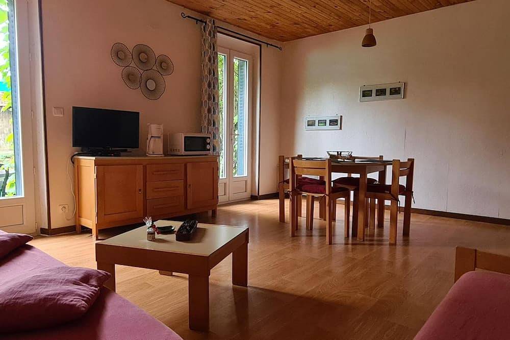 Charmant Gîte avec Activités Extérieures et Auberge sur Place à La Chabanne in La Chabanne, Région de Vichy