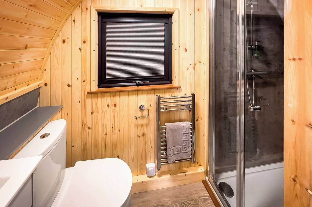 Luxury Castle Pod with Hot Tub Pet Friendly in Kielder Forest Park