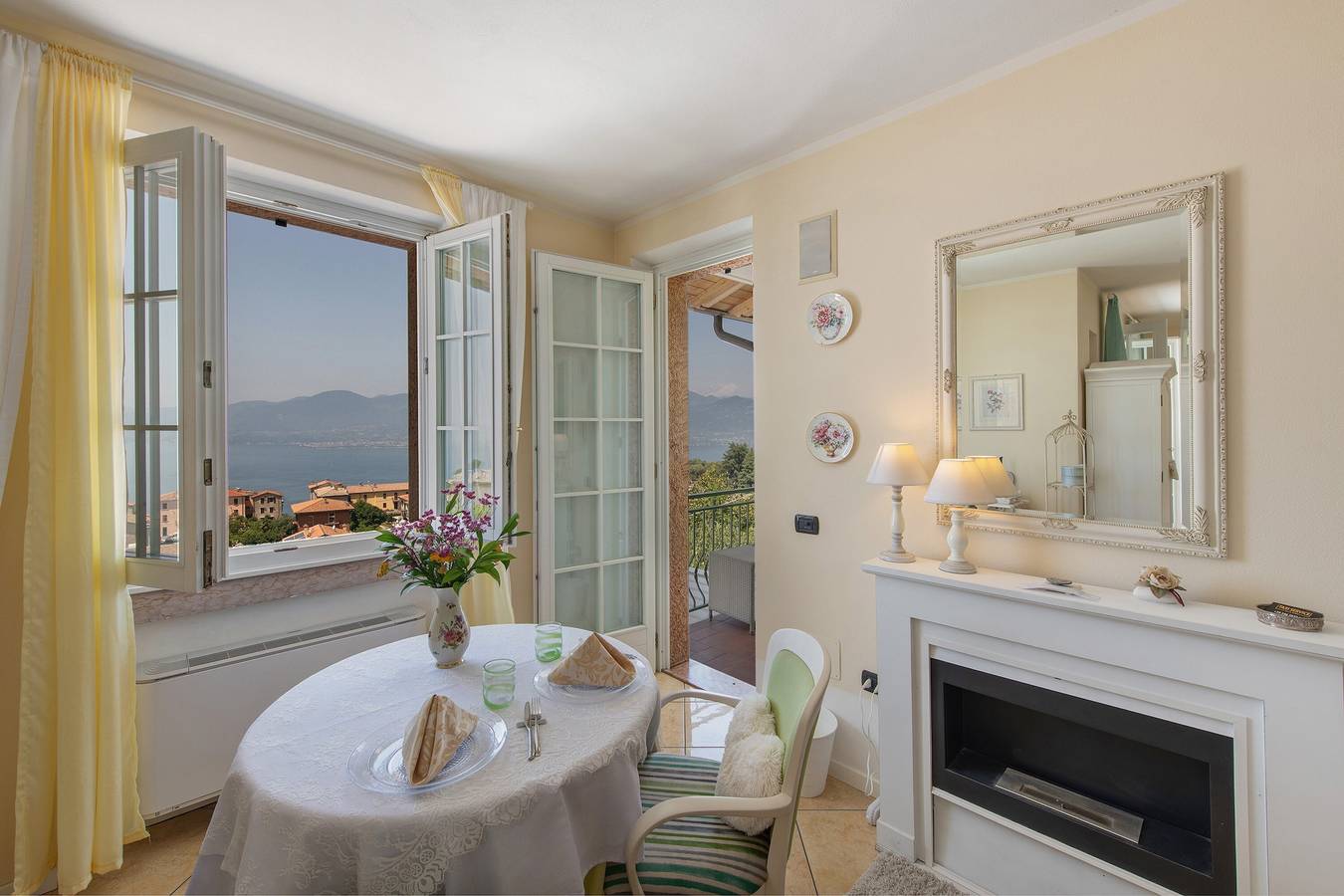 Zimmer „Gemme Suite Bb“ mit Seeblick, Balkon und Wlan in Torri del Benaco, Gardasee-Berge