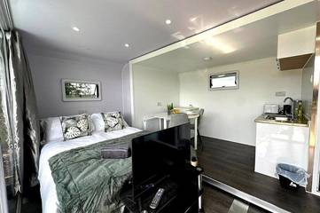 Holiday Apartment for 2 People in County Londonderry, Ulster, Photo 2