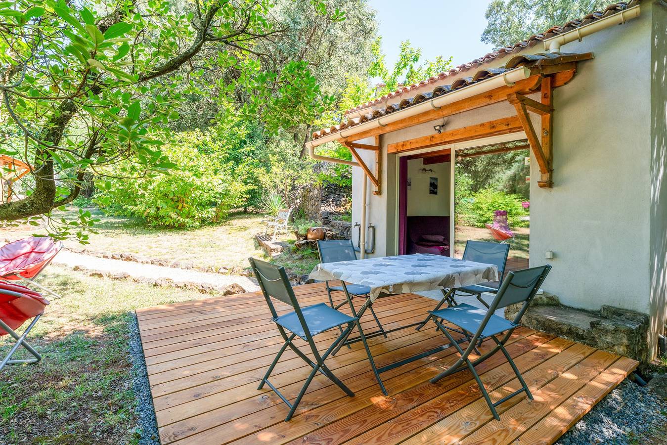 Ferienhaus 'Les Taillades' mit Gemeinschaftspool, privater Terrasse und Wi-Fi in Mialet, Cevennen