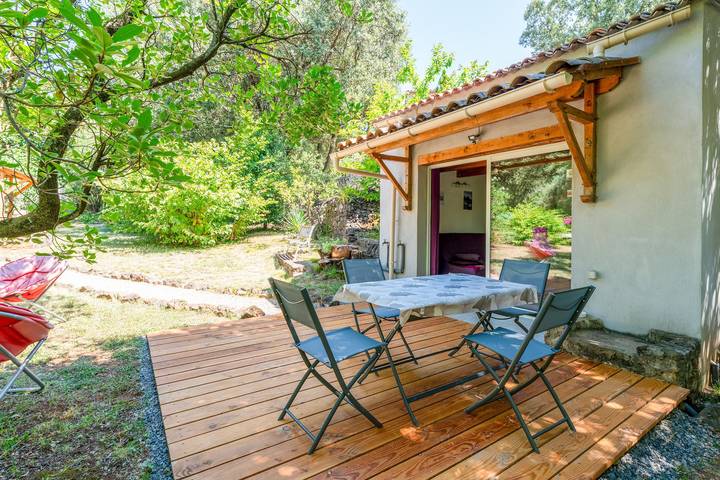 Holiday Home 'Les Taillades' with Shared Pool, Private Terrace and Wi-Fi in Mialet, Cévennes