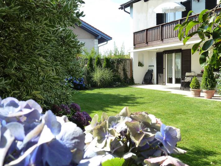 Ganze Ferienwohnung, Ferienwohnung Lehmann - Ferienwohnung Lehmann 58 qm, Erdgeschoss, mit Terrasse und separatem Schlafzimmer in Bad Endorf, Chiemsee