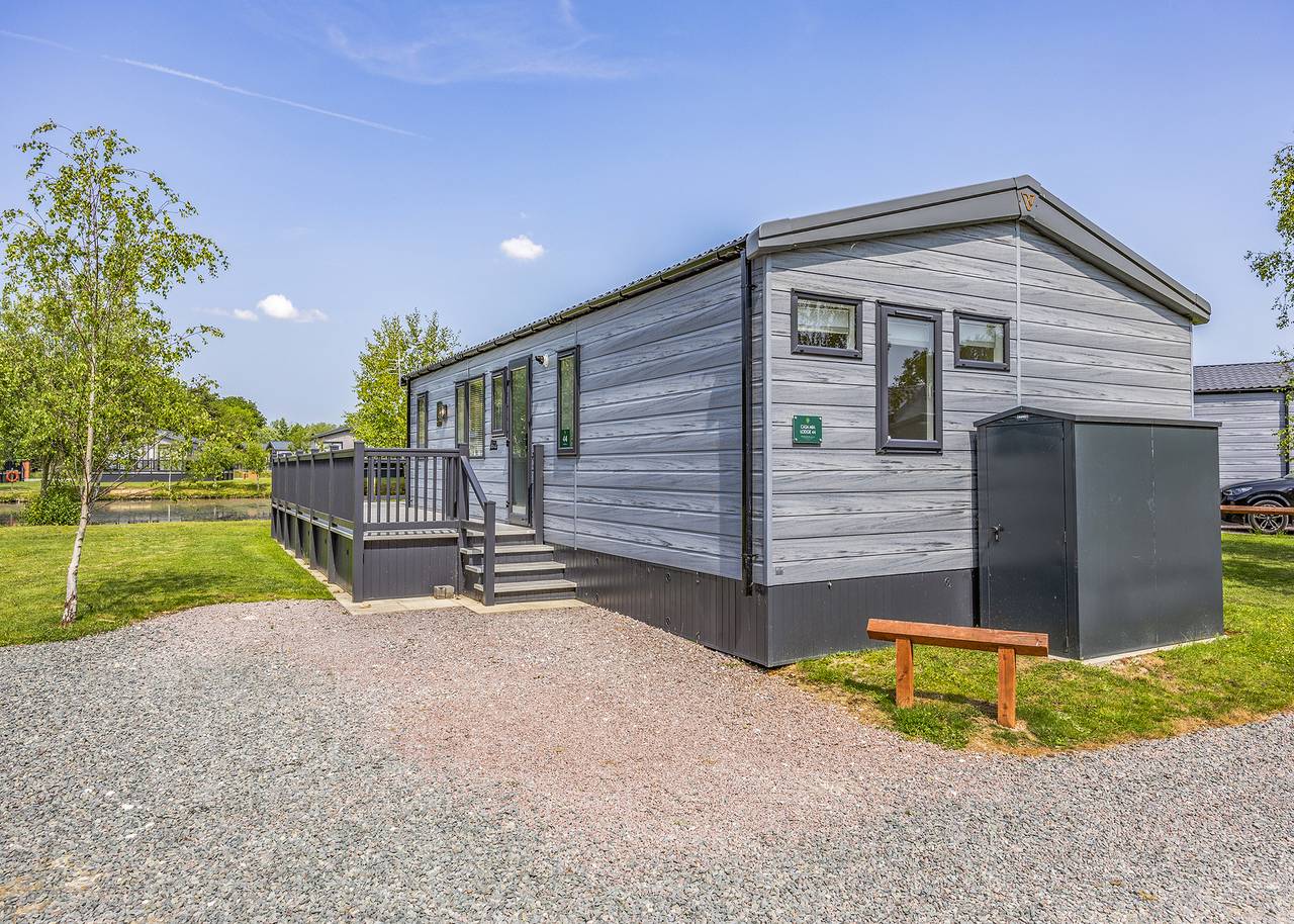 Monument Lakeside Lodge Pet Friendly in Stixwould and Woodhall, Lincolnshire