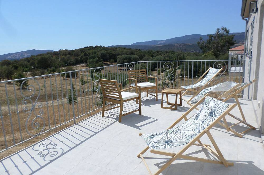Villa with sea and nature view, available in August! in Sollacaro, Arrondissement de Sartène