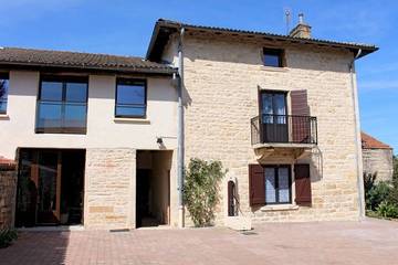 Gîte pour 5 personnes, avec terrasse à Lucenay
