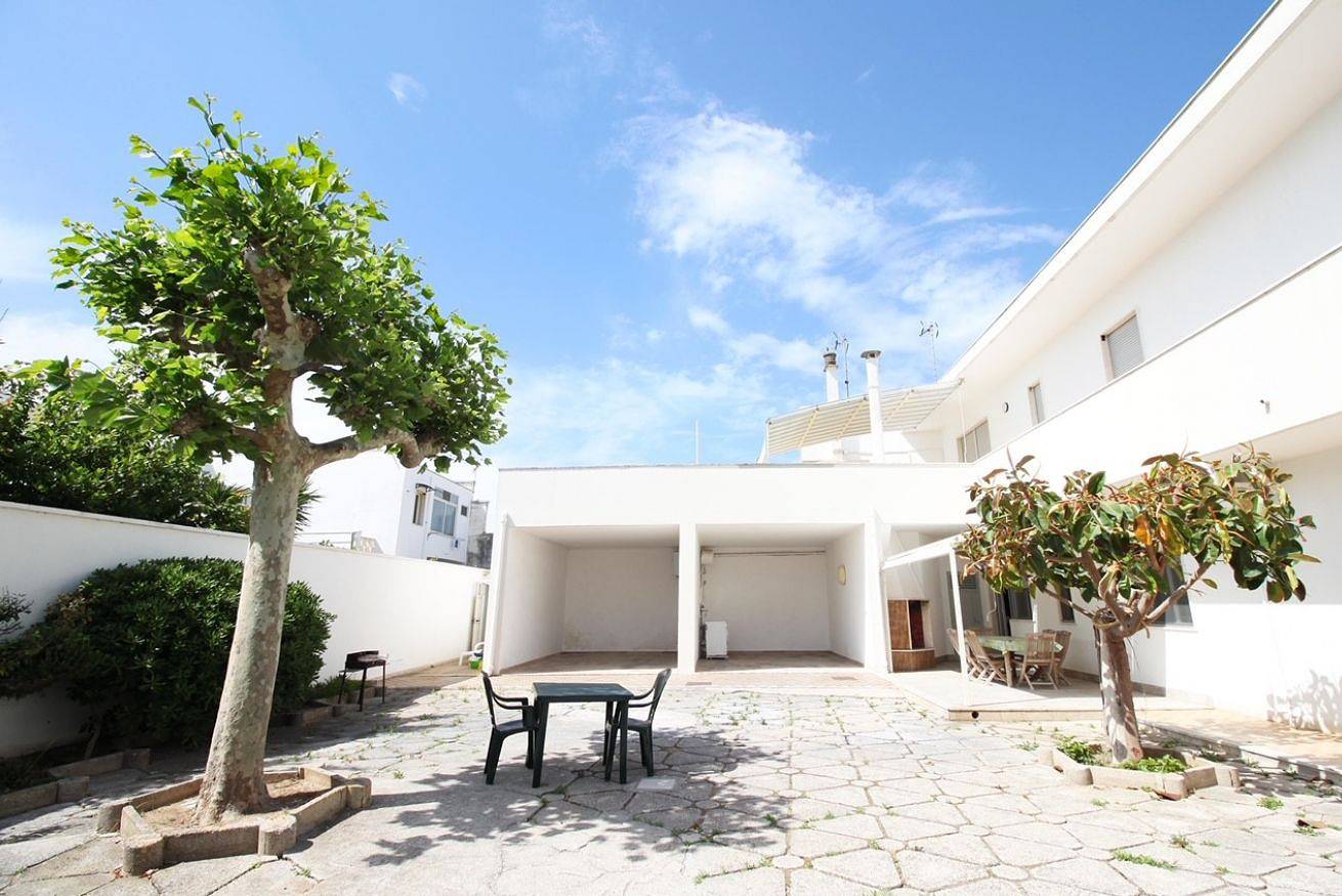Entire apartment, Villetta Claudio ground floor - with parking in Melendugno, Lecce Province