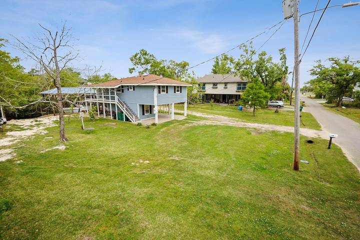Vacation rental for 8 people, with terrace and yard in Mississippi Gulf Coast