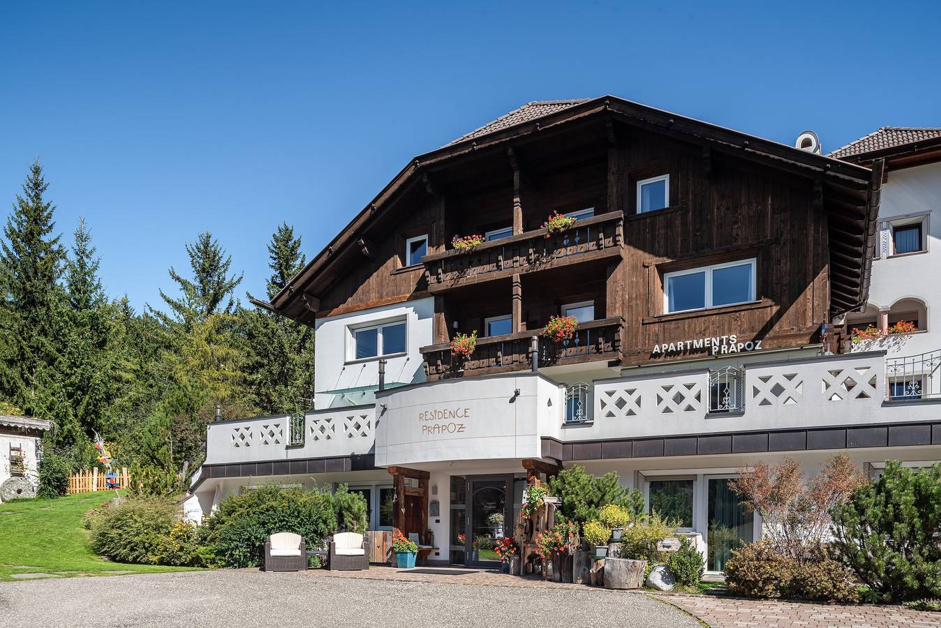 Appartamento intero, Appartamento Prapoz Typ C1 con vista montagne, Wi-Fi e balcone in Ortisei, Dolomiti Superski