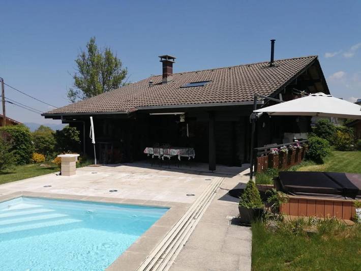 Gîte pour 7 personnes, avec Balcon et Terrasse ainsi que Jardin et Piscine à La Roche-sur-Foron