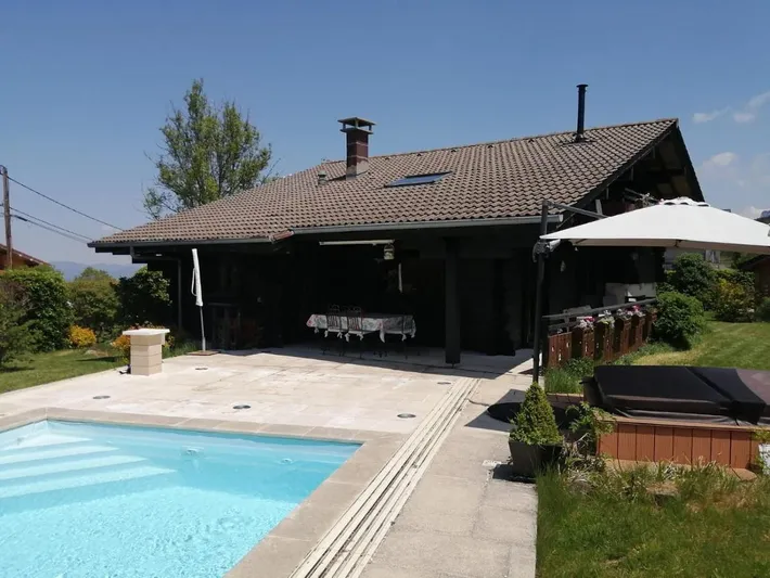 Chalet for 7 people, with pool and garden as well as lake view and view, with pets - 1